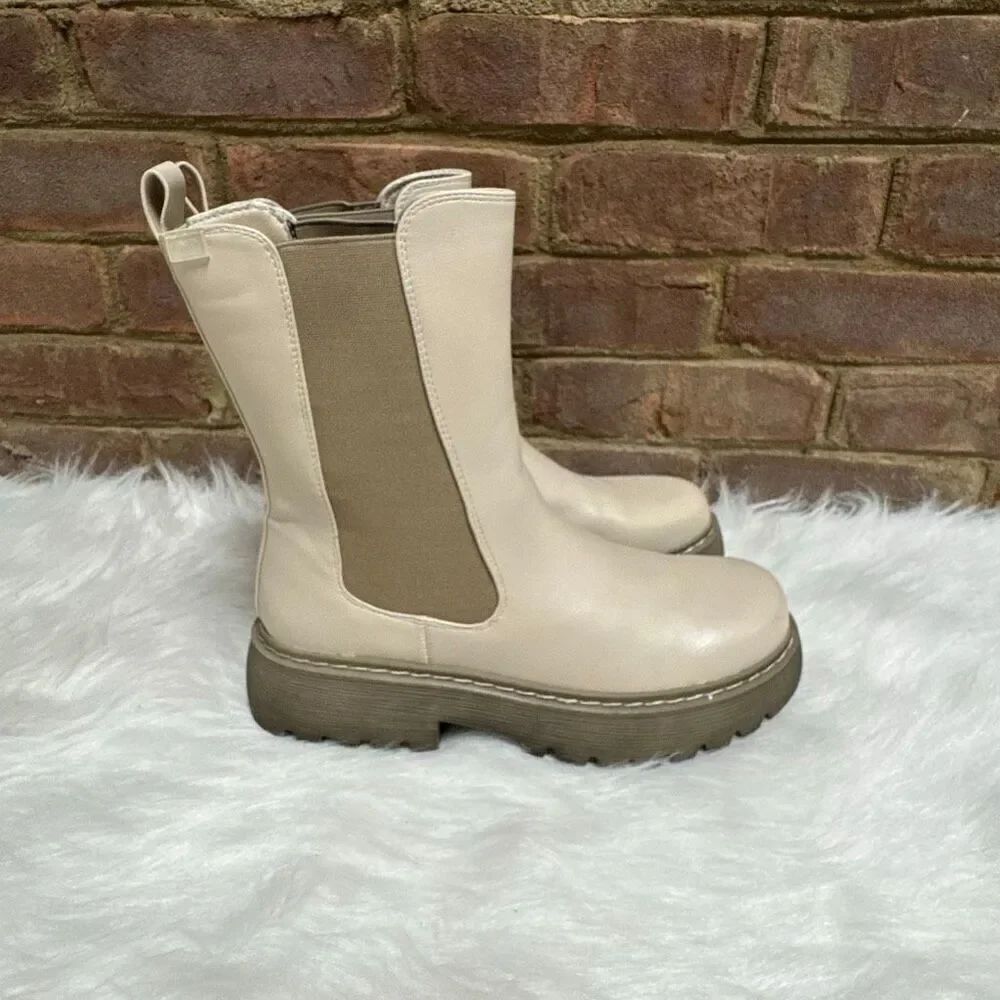 Emmshu Women’s Beige Lug Bootie Size 10